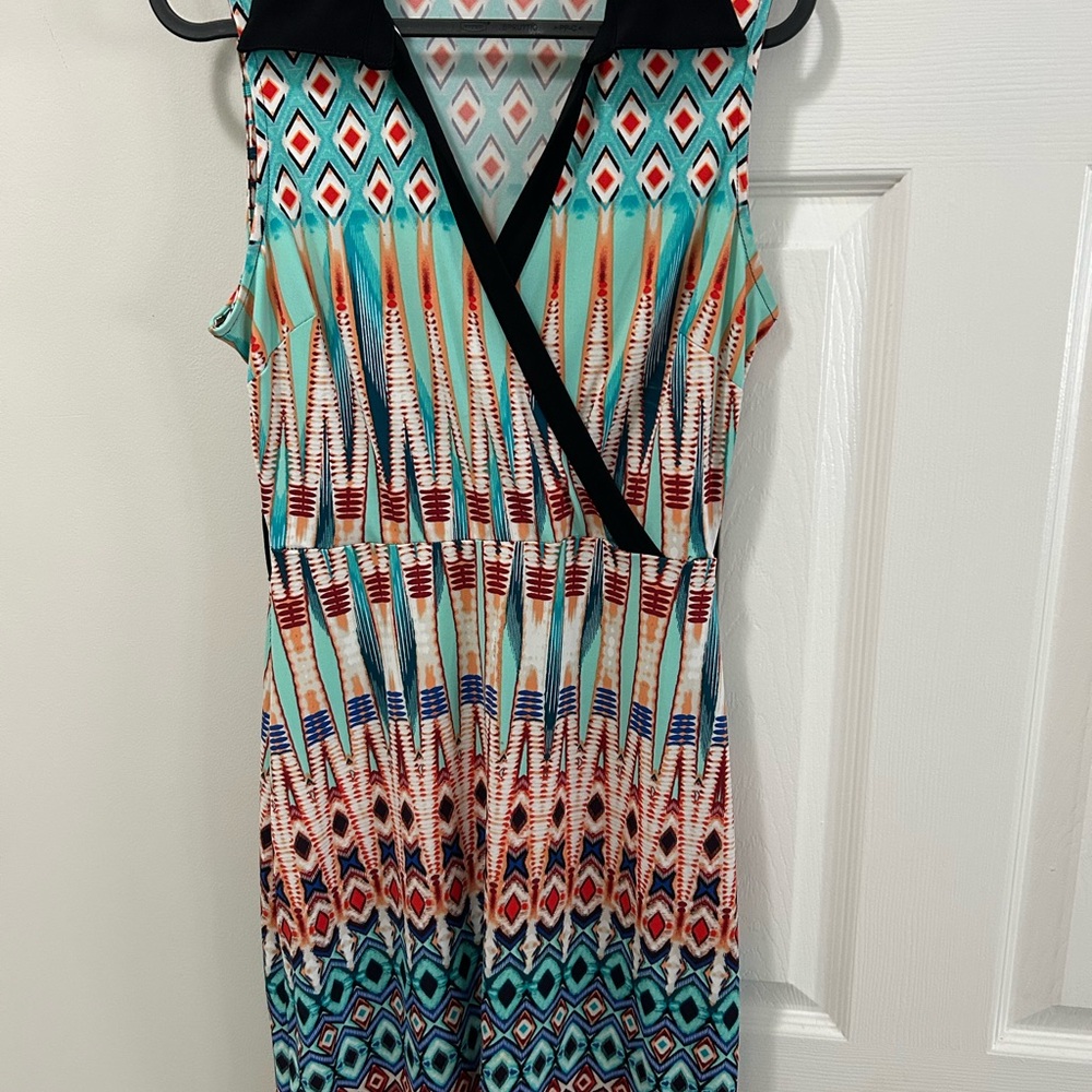Multicolor Sleeveless Dress. V neck. Armpit:16. Hip:18. Long:35. Low: 21.